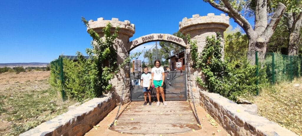 Zagales viajeros en Un Paseo de Cuento. Villarquemado en Teruel.