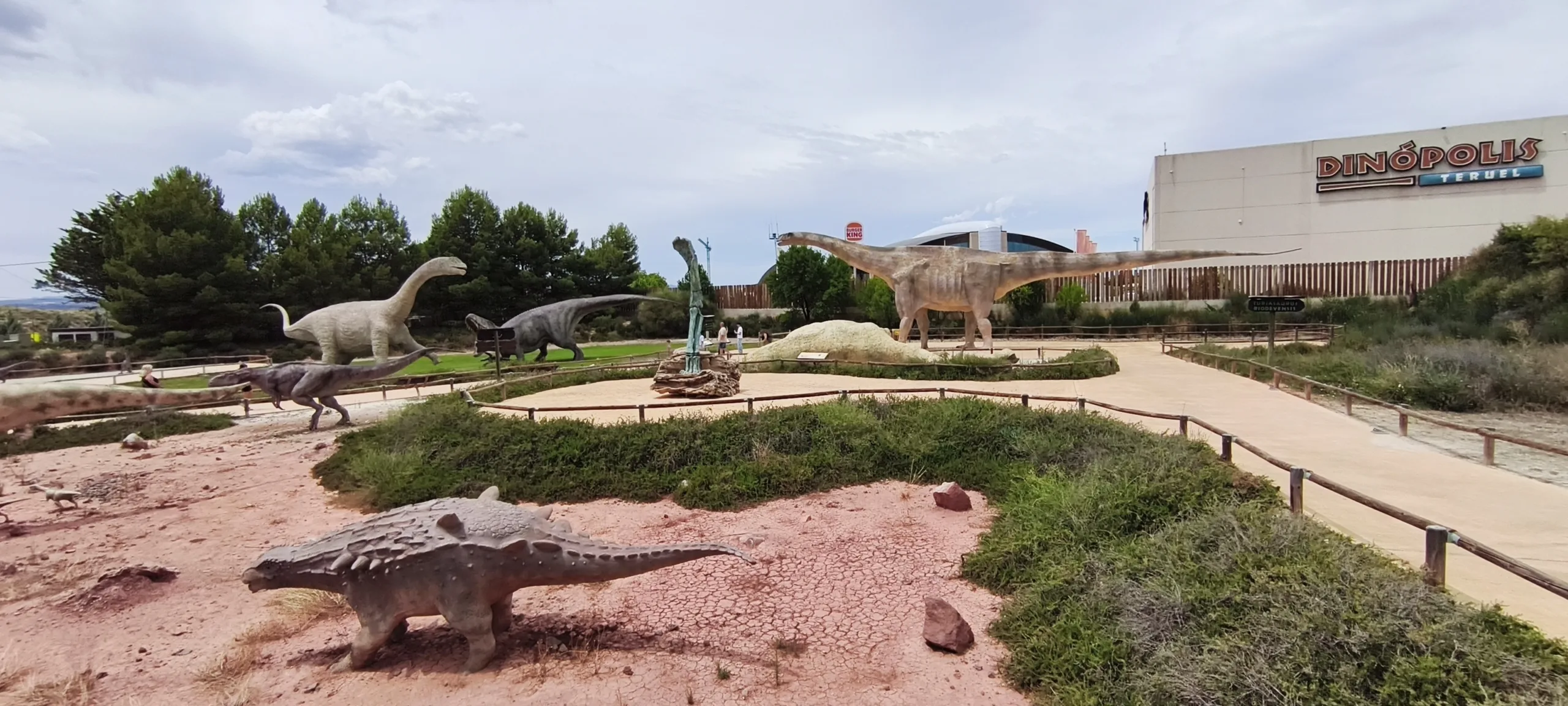 Tierra Magna en Dinópolis. Teruel.