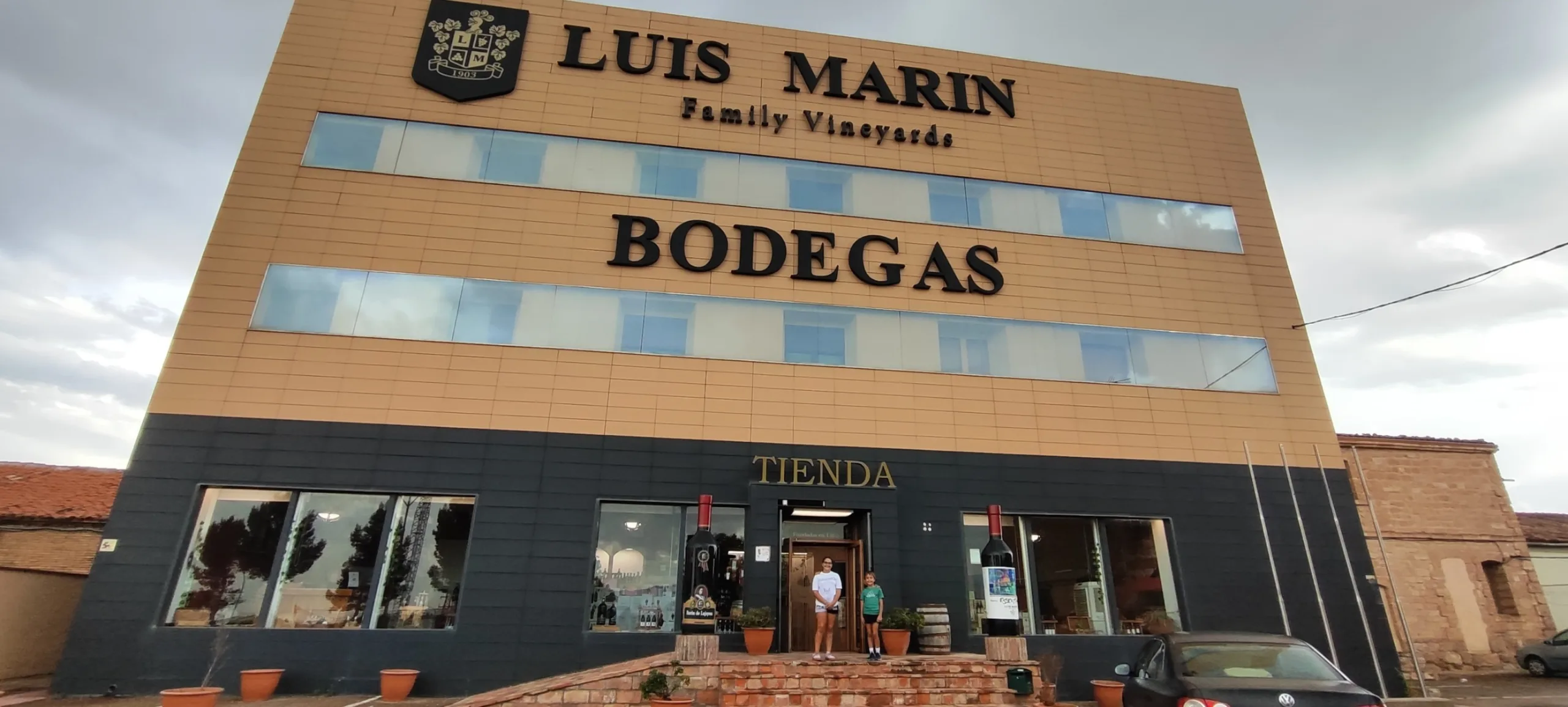 Tienda de las Bodegas Luis Marín en Cariñena. Zaragoza.