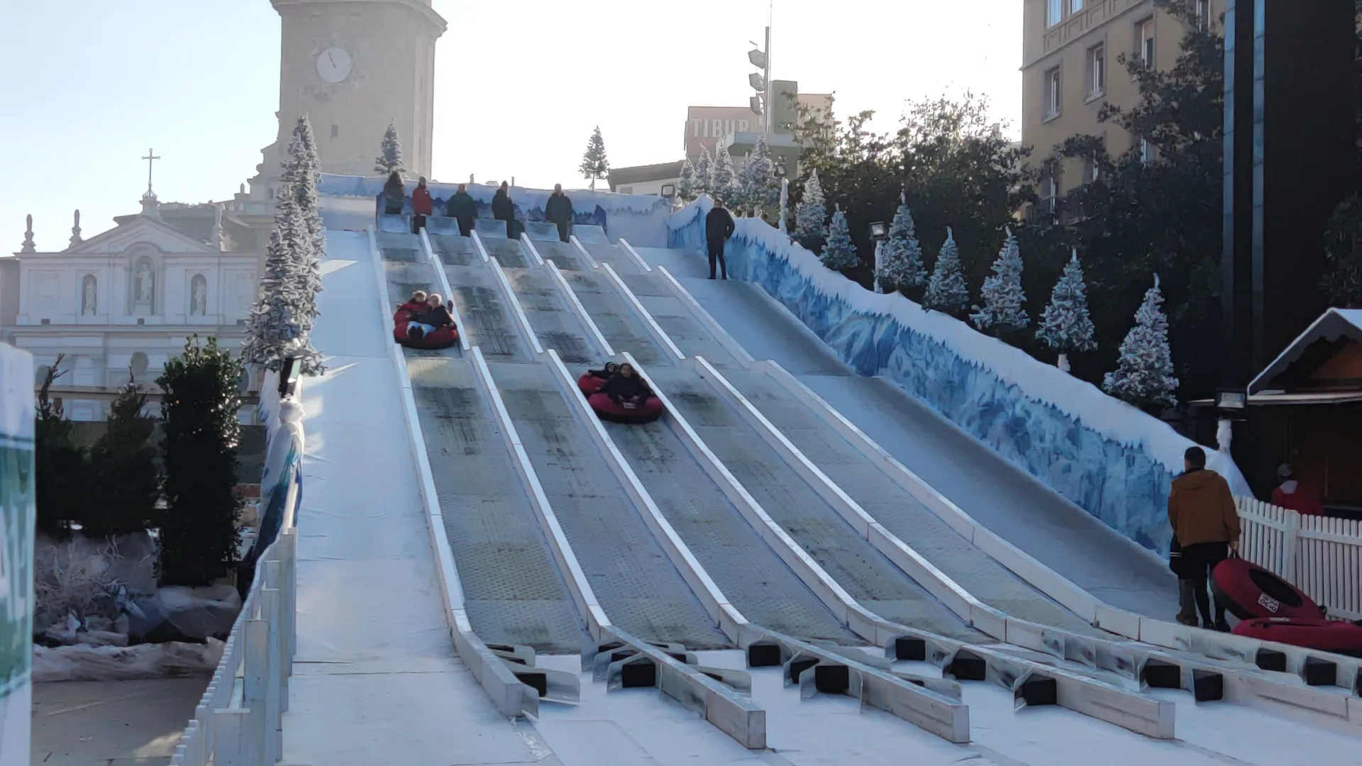 Pista de trineos neumáticos en Zaragoza en Navidad.