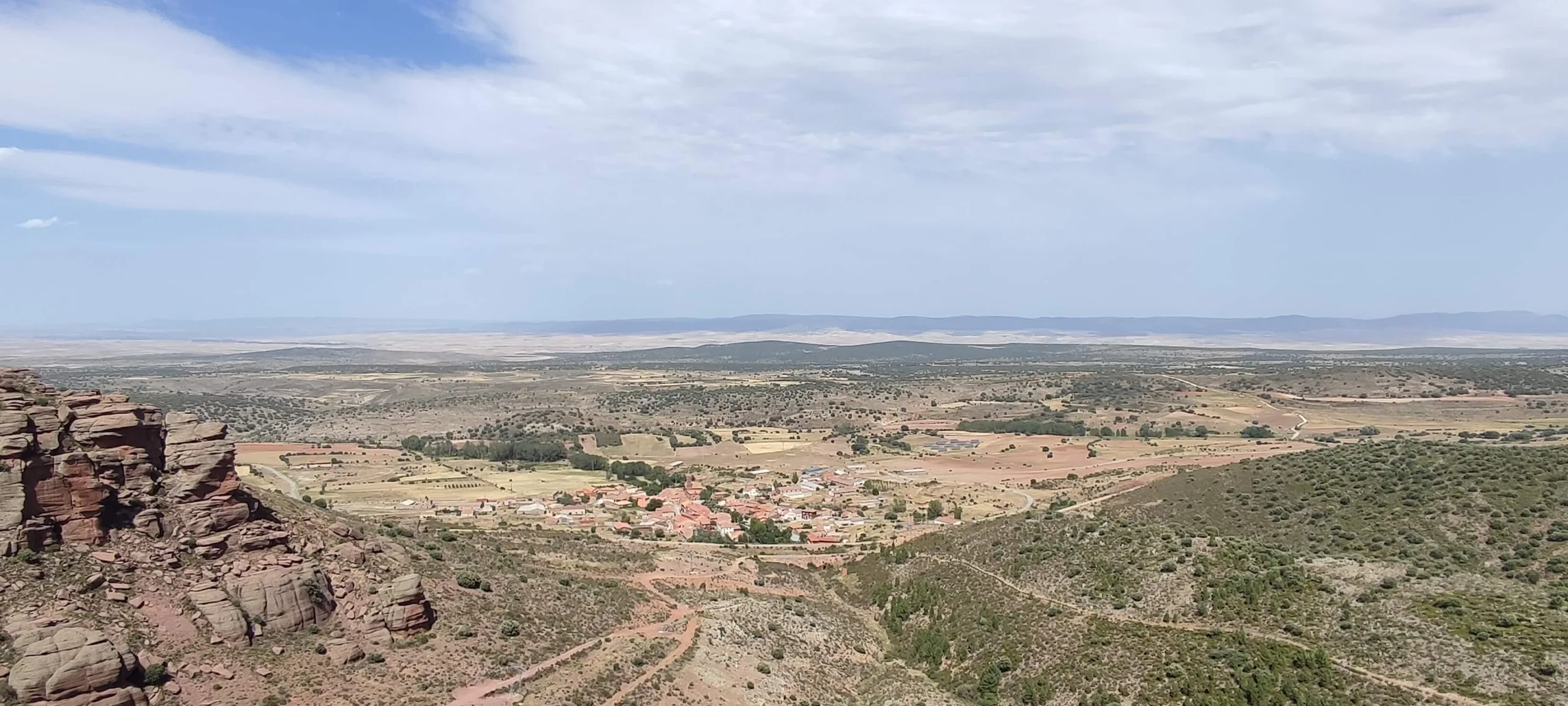 Peracense visto desde la muralla del Castillo de Peracense. Teruel.