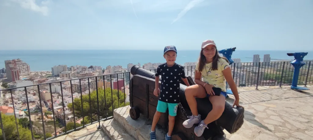 Zagales viajeros en el Castillo de Cullera. Valencia.