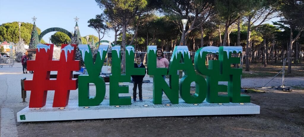 Zagales viajeros en Village de Noël Le Barcares.