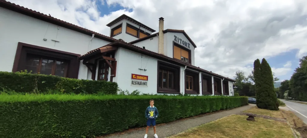 Zagales viajeros en Sidreria Aitona. Valle de Ulzama.