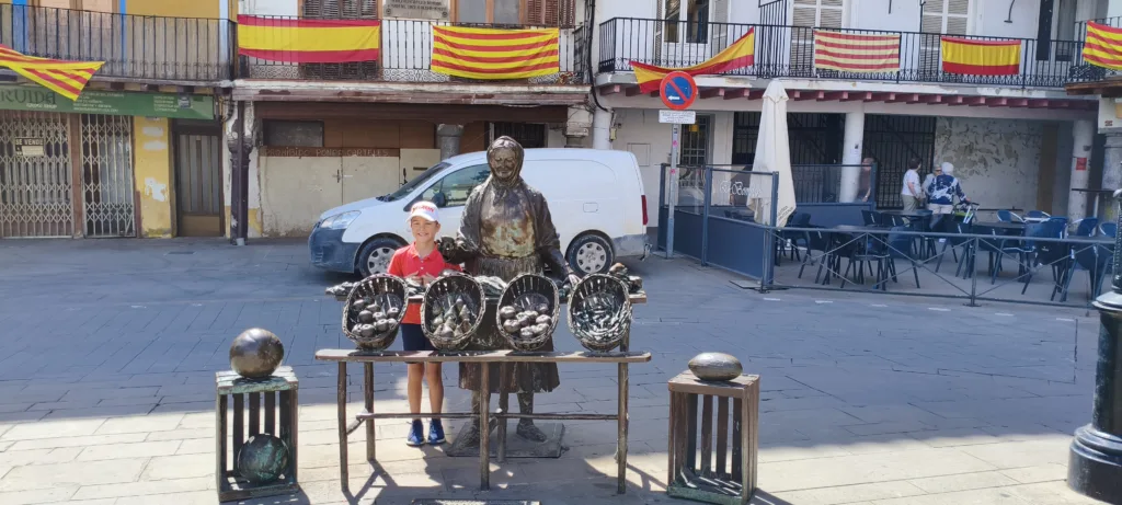 Vendedora de futa en la Plaza de España. Calatayud.