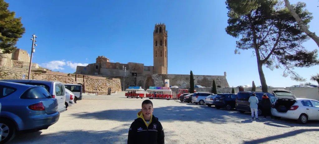 Zagales viajeros en el Turó de la Seu Vella. Lleida.
