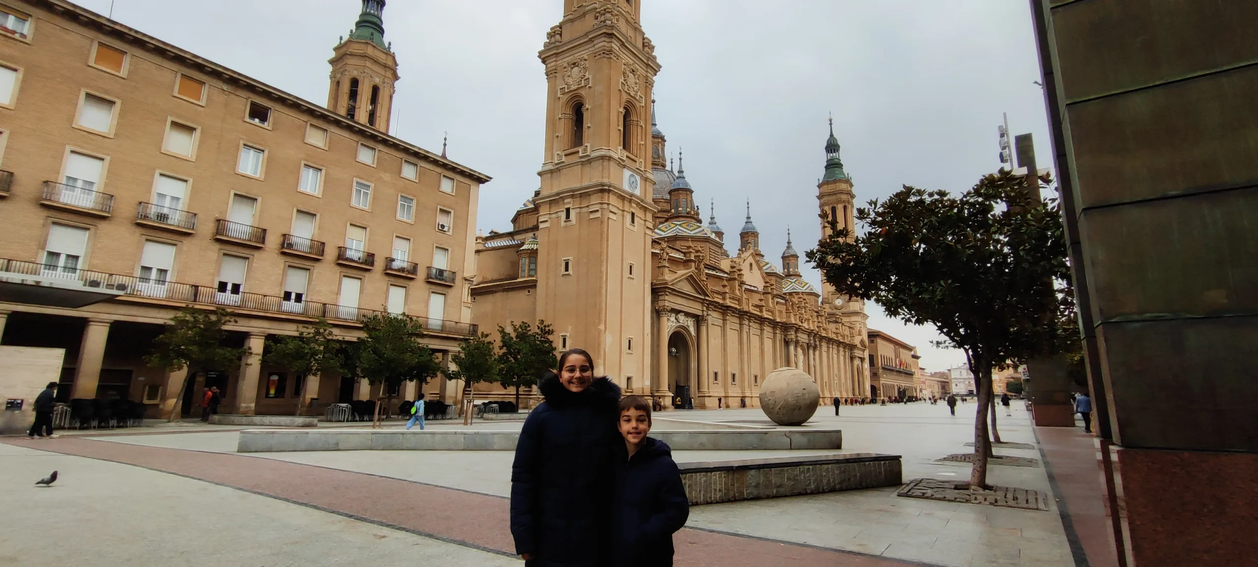 Zagales viajeros en la Plaza del Pilar. Zaragoza.