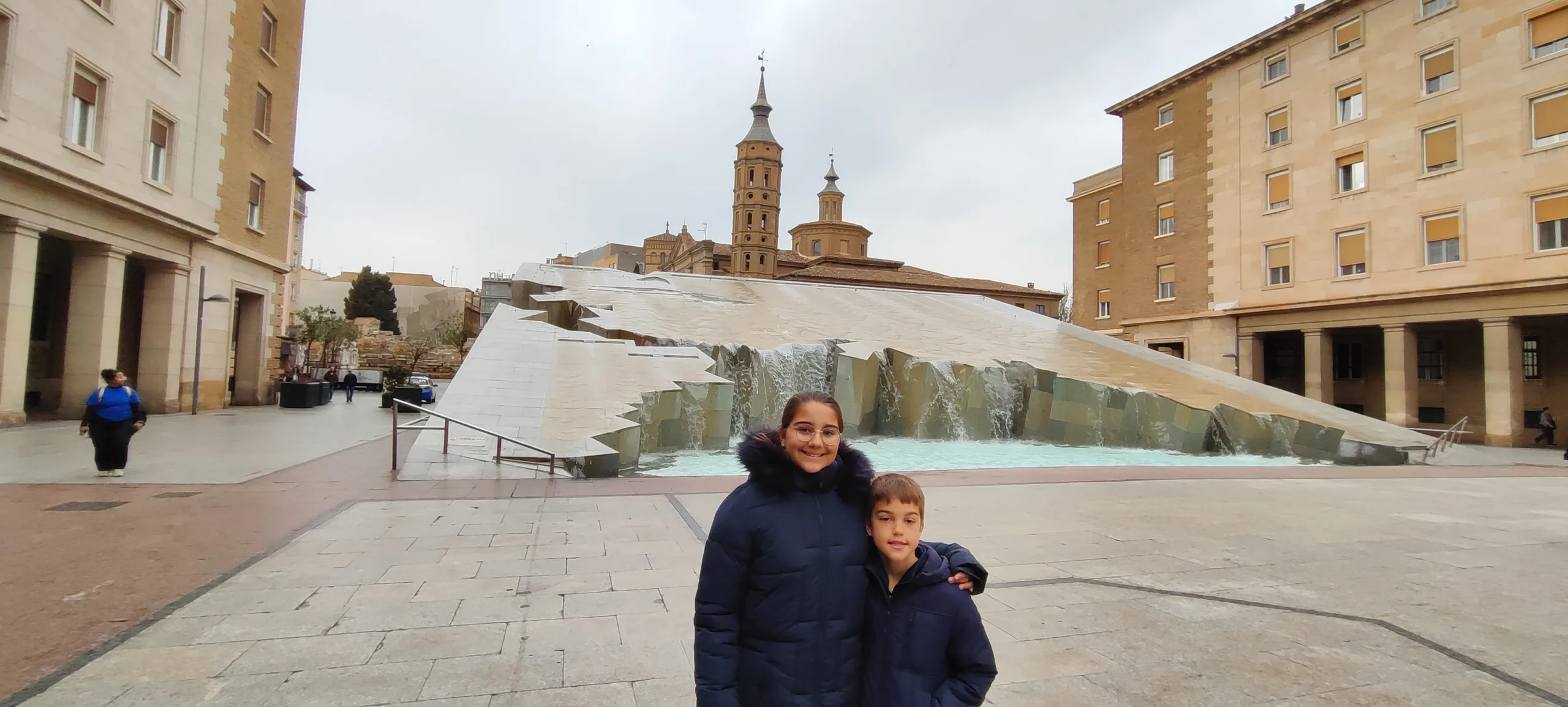 Fuente de la Hispanidad en la Plaza del Pilar. Zaragoza.