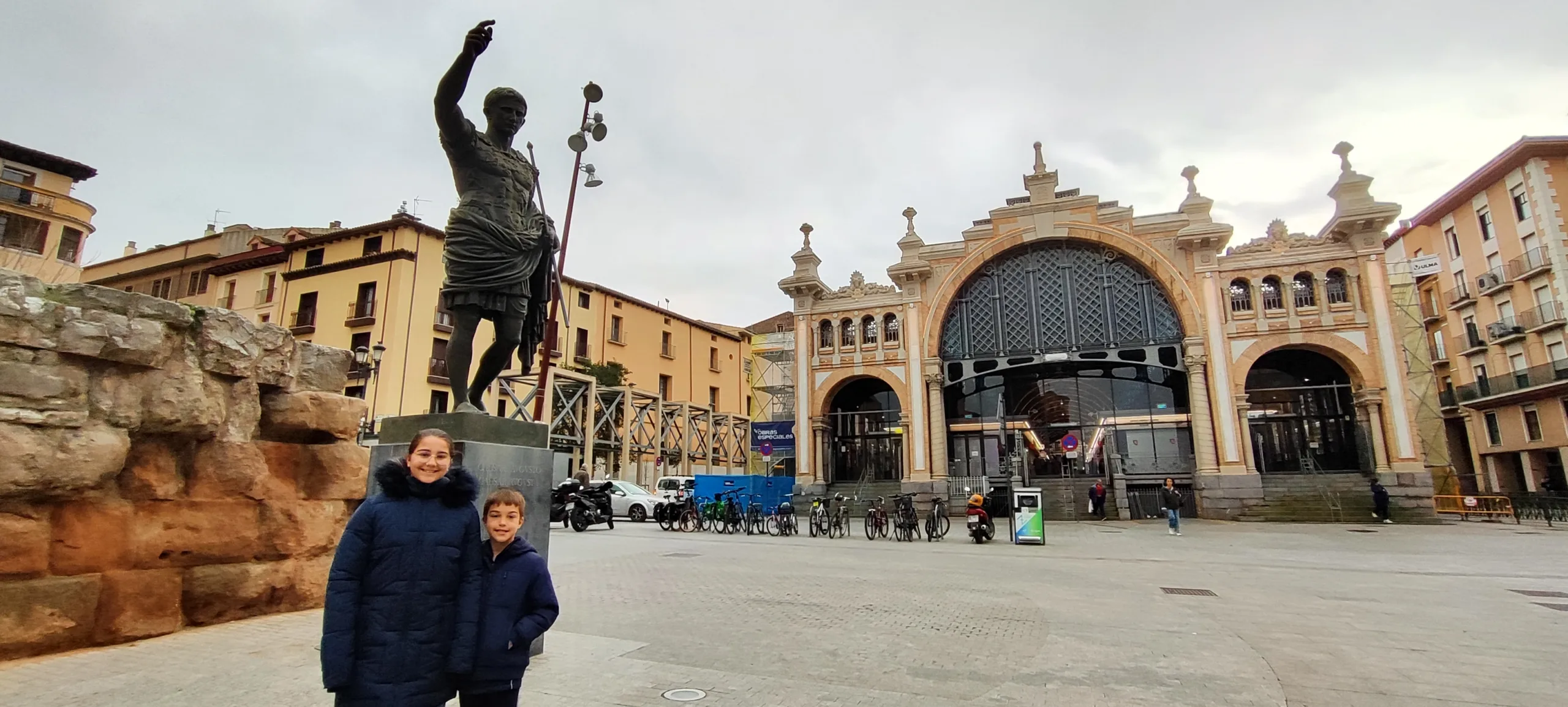 Murallas Romanas y Mercado Central. Zaragoza.