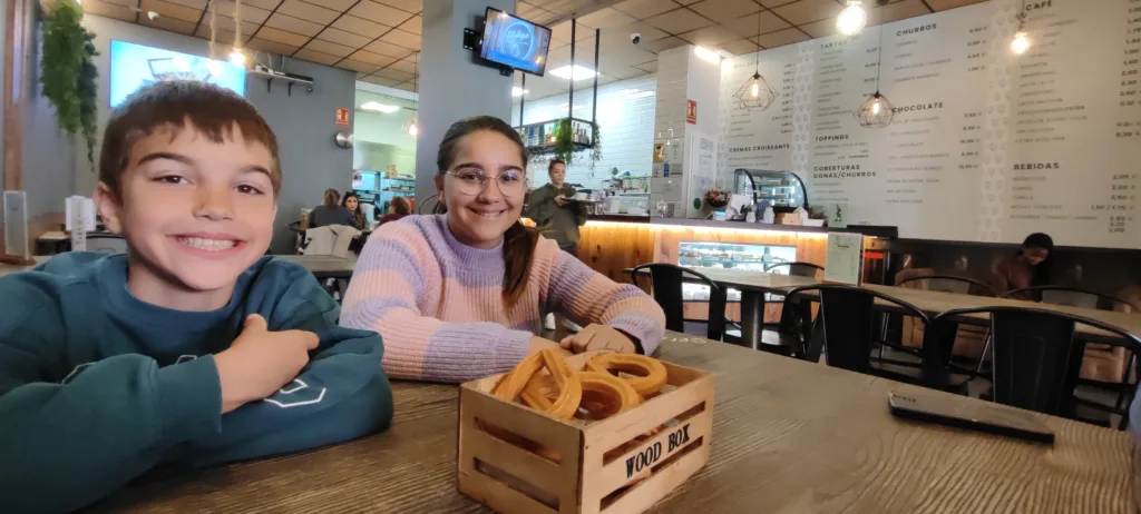 Zagales viajeros en Churrería el Lazo. Puerto de Sagunto.