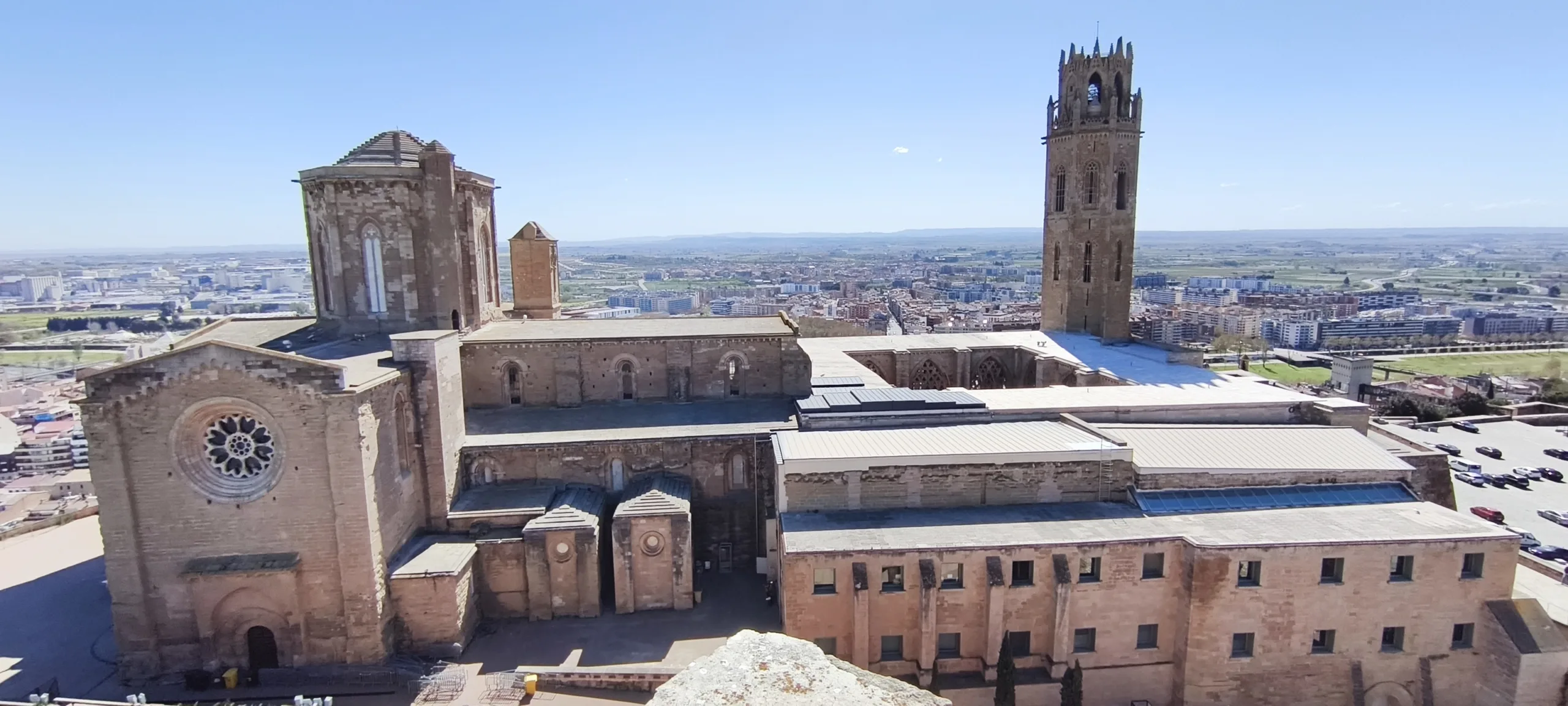 Vistas panorámicas desde el Castillo del Rey del Turó de la Seu Vella. Lleida.