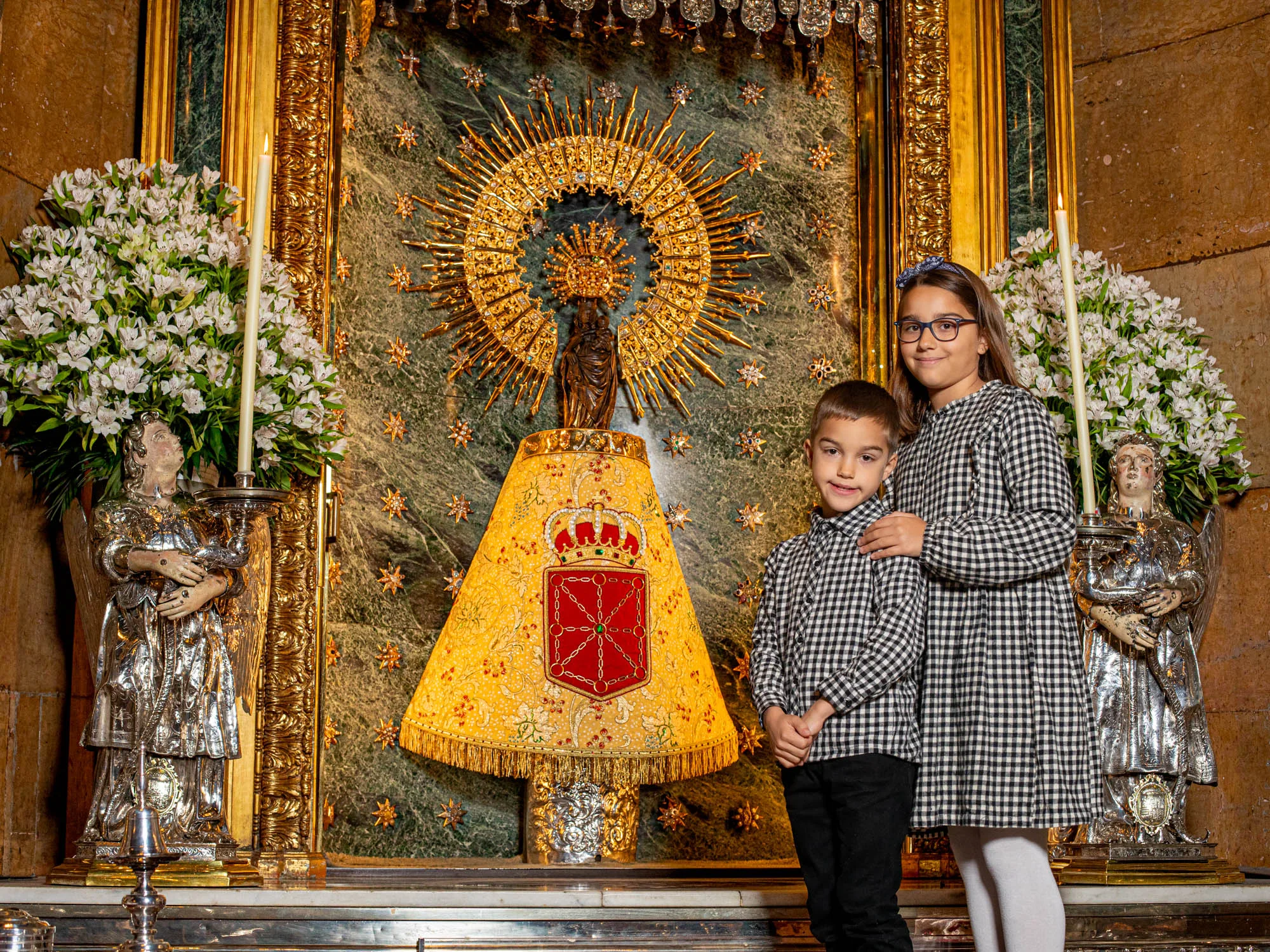 Zagales viajeros en el manto de la Virgen del Pilar. Zaragoza.