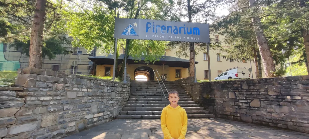 Entrada a Pirenarium. Sabiñánigo.