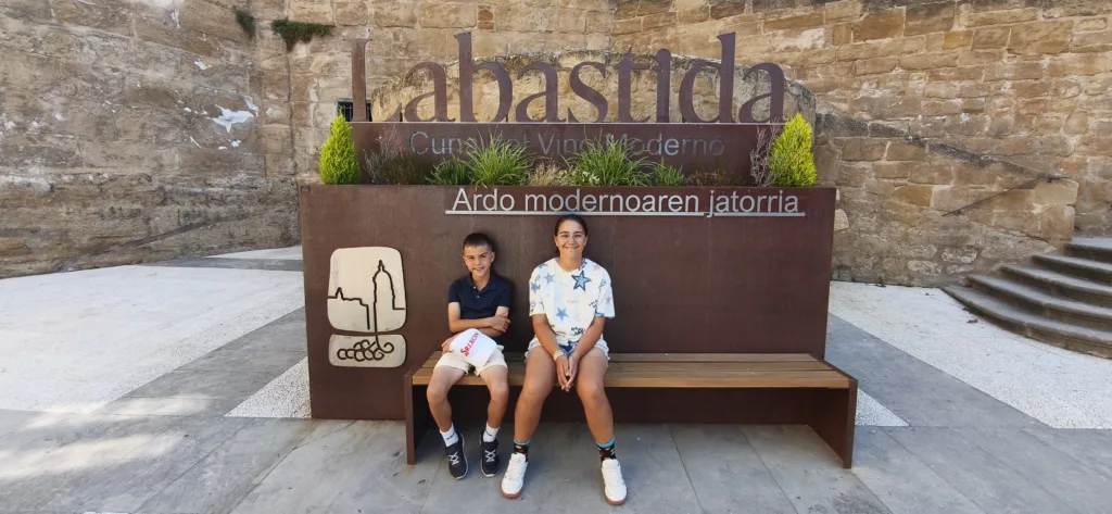 Zagales viajeros en Labastida. Álava.